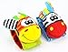 Produktbild Xiton Säuglings-Baby-Fuß-Socken-Handgelenk-Band Rattles Spielzeug, 2 Paar Unisex Tier weiche Hände Foots-Sucher Entwicklungsspielzeug Geschenke für Neugeborene Baby-Mädchen