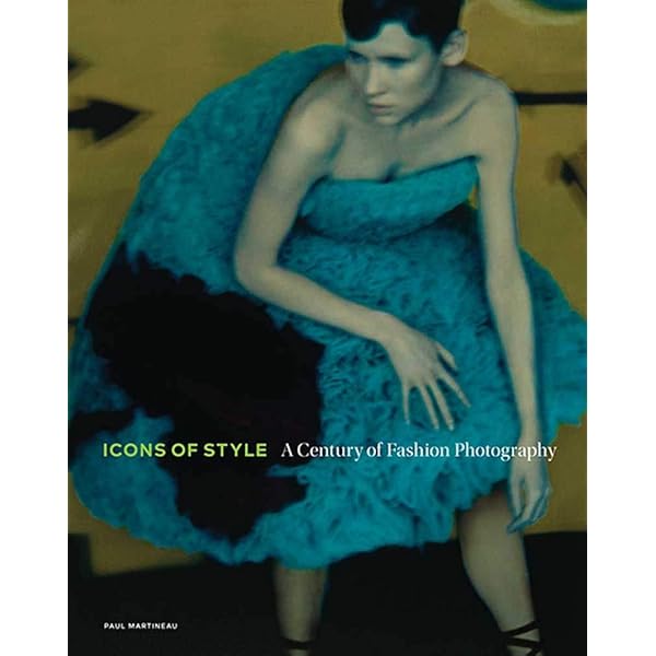 Buy Fashion Photography: The Story in 180 Pictures Book Online at