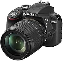 Nikon D3300 Kit Fotocamera Reflex Digitale con Nikkor 18/105 VR, 24.2 Megapixel, LCD 3 Pollici, SD 8GB 200x Premium Lexar, Nero [Nital card: 4 anni di garanzia]