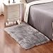 Produktbild KAIHONG Faux Lammfell Schaffell Teppich, Modern Wohnzimmer Teppich Flauschig Lange Haare Fell Optik Gemütliches Schaffell Bettvorleger Sofa Matte (Grau, 75 x 120cm)