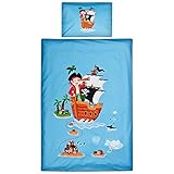 Aminata Kids – süße Kinderbettwäsche Bettwäsche Kinder 100×135 cm Kissen 40×60 cm Baumwolle Pirat Piraten Seeräuber Piratenschiff Schatzinsel Piratenflagge Schatz Schatzkarte blau KINDERBETTGRößE - 2