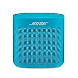 Der Lithium-Ionen-Akku ermöglicht eine Wiedergabedauer von bis zu acht Stunden und wird per USB-Anschluss aufgeladen