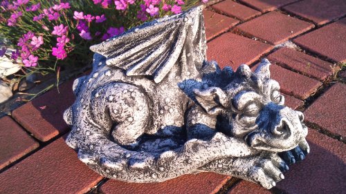 Großer schlafender Drache Feng Shui Dragon aus Steinguss, frostfest