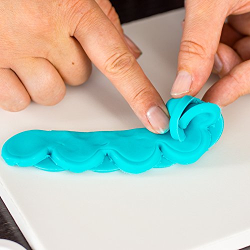 Chefarone Rosen Ausstecher Fondant Bundle (5tlg) – 3 Rose Cutter und 2 Modellierplatten (foam pads) - 6