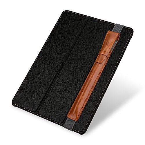 StilGut Pencil-Halter für Apple iPad Pro 9,7″ und iPad Pro 10.5″ aus echtem Leder (V2 verbesserte Variante) mit Lightning Adapter-Fach & Lasche. Stift-Halterung zur sicheren Aufbewahrung des Apple Pens, Cognac - 3
