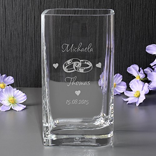 Leonardo gravierte Blumenvase zur Hochzeit mit Ringen und Namen des Paares - 2