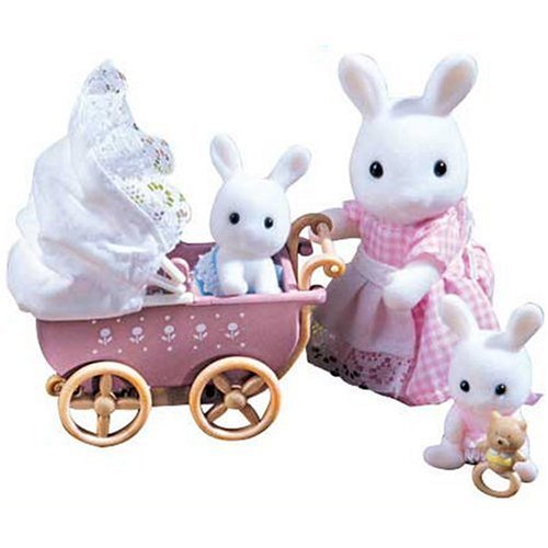 Imagen principal de Sylvanian Families - Familia de conejos de juguete con carro de paseo