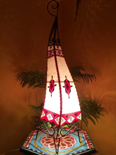 Preisvergleich Produktbild Orientalische Stehlampe Riham 80cm Lederlampe Hennalampe Lampe / Marokkanische Große Stehlampen aus Metall, Lampenschirm aus Leder / Orientalische Dekoration aus Marokko, Farbe Natur Rot