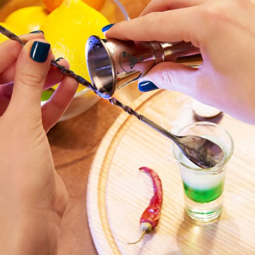 Bartender Wesentliche Tool Kit für Cocktailshaker – Professionelle Gewichteten Bar Löffel 30cm, Holz Muddler 25cm, 2 Ausgießer und Eiszange – Premium Qualität - 5