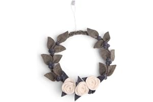 Én Gry & Sif Corona de puerta estilo Scandi con rosas blancas, hecha a mano de fieltro, comercio justo, corona para colgar como decoración navideña, 20 cm
