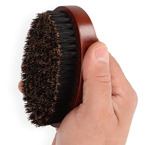 Bartbürste & Bartkammkette zur Bartpflege – Hochwertiges Bartpflege-Set – MADAMARI BEARDS – Bartbürste mit Wildschweinborsten inklusive Bartkamm aus Metall zur Pflege unterwegs – Metallbox für eine ideale Geschenkidee – Besonders weiche Borsten - 2