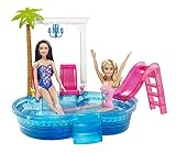Barbie Mobilier Piscine Glamour pour poupées, avec toboggan rose, palmier, transats et verres de cocktail, jouet pour enfant, DGW22