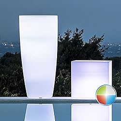 Pot rond 'stylet Lamp' avec lumière intérieure. En polyéthylène coloré. Le design élégant en pur style moderne, est un excellent complément d'ameublement et se lie à multiples milieux dans lesquels est placé.