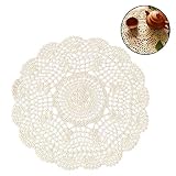 forma redonda con diseño de flores de punto, armonioso con vajilla, artículos de mesa, sofá y la cabeza descansa brazo.