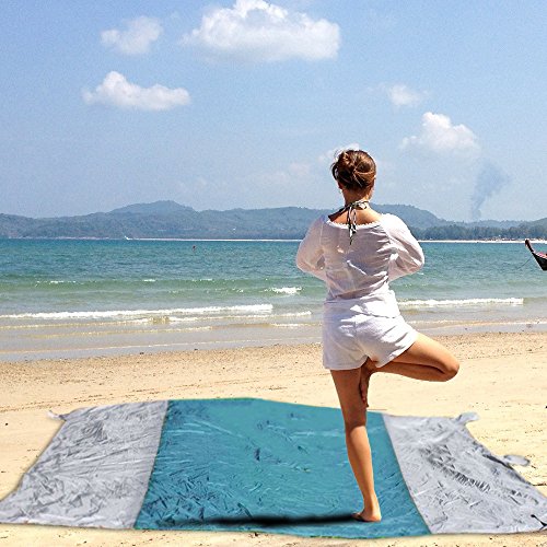 Stranddecke iRegro Picknickdecke Campingdecke, 9 x 7 Fuß, ultraleicht kompakt sandabweisend wasserdicht, aus schnell trocknendem Fallschirm-Nylon-Gewebe, mit Sandtaschen - 6
