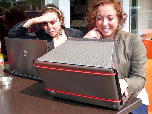 ZunZun universelle Sonnenblende für 15 inch Laptops inklusive Anti-Reflexion Schutzfolie - 2