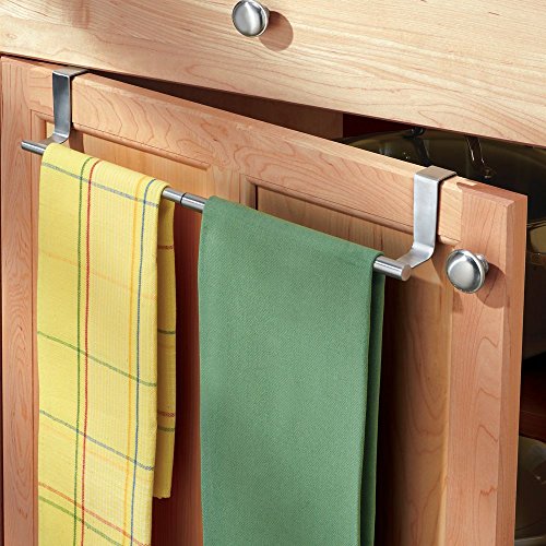 mDesign Geschirrtuchhalter Edelstahl – die Handtuchstange ohne Bohren einfach über die Schranktür hängen – Türhandtuchhalter für 2 Geschirrtücher – perfekt für Küche & Badezimmer - 4