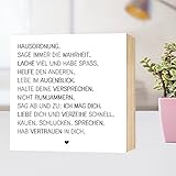 Hausordnung ★ einzigartiges Holzbild 15x15x2cm zum Hinstellen und Aufhängen, echter Fotodruck mit Spruch auf Holz - schwarz-weißes Wand-Bild Aufsteller Holz-Schild Wandschild Holzdeko zur Dekoration im Büro und Zuhause oder als Geschenk Mitbringsel Geschenkidee zum Umzug Einzug Vatertag für Freundin Mutter Schwester Familie ... Poster Kunst-Druck Home Deko - Lebensweisheit Regeln für Zufriedenheit & Glück