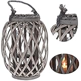 Dank dem praktischen Ring, können Sie die Laterne nicht nur hinstellen, sondern auch als Windlicht hinhängen oder eben einfach und leicht transportieren und vom Gartentisch ins Wohnzimmer stellen, wenn es mal zu kalt wird