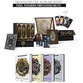 Medusa&rsquo;nın &Ouml;l&uuml; Kumları Serisi 4 Kitap Takım - Hediyeli Mıknatıslı Kutu (Ciltli)
