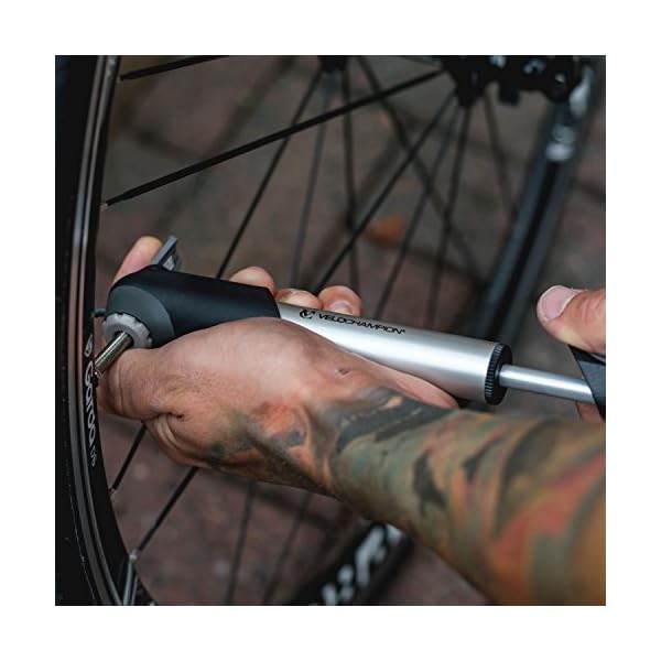 pompa di bicicletta lavoro minore fluido incomprimibile