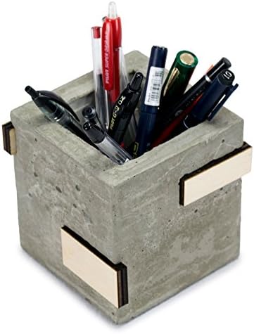 Microstudio - Desktop pen holder in concrete, wood and cork. The interpretation of Microstudio for the work desk.