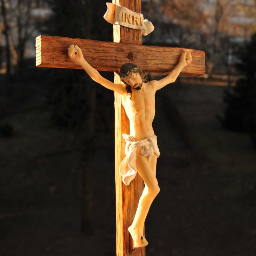 Jesus Christus am Holz Kreuz – Kruzifix Wandkreuz 30 x 15 cm (Beste Qualität) - 2