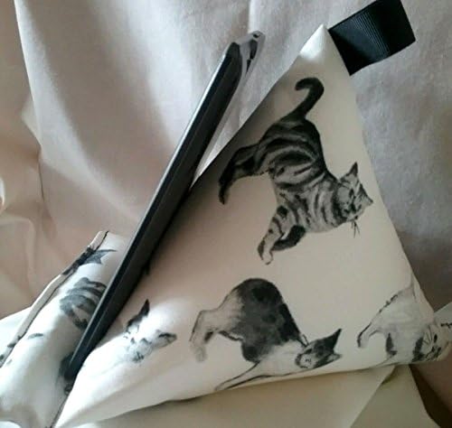Cats ( on cream ) Gift - Tablet kindle ipad ebook bean bag stand cushion. These cute little handmade bean bag cushions are designed to hold Mobile phones, ipads, ebook readers etc.