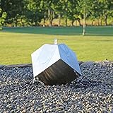 Das komplette Set beinhaltet außerdem ein großes, 150 Liter fassendes Wasserbecken, einen 90cm großen GFK Deckel, unseren Premium Springbrunnenschlauch und eine speziell angepasste Pumpe mit LED Beleuchtung.