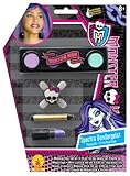 Verschaffen Sie sich Monster High Glam. Das Teil muss eine Ghostly Mädchen Look. Ihren SPECTRA VONDERGEIST Look vervollständigen mit diesem coolen Make-up Kit. * enthält: Vierfarb Make-up tray, 2 Dual-Schwamm Applikatoren, Mini Lippenstift, Make-up-Stick und Glitter Tattoo