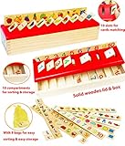 Das unterhaltsames Holzspielzeug und Steckspiel für Kinder. Es befinden sich 10 Slots auf dem abnehmbaren Deckel; Es gibt 8 Schablonen mit je 10 Bildern pro Kategorie (z.B. Obst, Möbel, Tiere). Passend zu den abgebildeten Objekten auf der Schablone gibt es separate Karten aus Holz, die die selbe Abbildung aufzeigen (Insgesamt 80 Holzkarten). Für das einfache Sortieren werden die Holzkarten in feinen Beutelchen aufbewahrt.