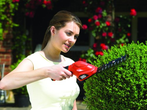 Black+Decker 3.6V Li-Ion Akku Strauchschere GSL300, Schwertlänge 15cm, Akkulaufzeit ca. 50min, Softgriff, Einschaltsperre, Ladeanzeige, Ladestation und Ladekabel enthalten, schwarz orange - 7
