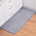 Produktbild MEMORY FOAM Slow Rebound Mats – saugfähig rutschfest Küche im Badezimmer Matte Teppich Teppich Schlafzimmer Nachttisch Mats – 50 * 160 cm, Silbergrau, Free Size