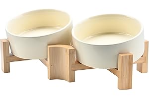 SPUNKYJUNKY 15° Kippbare Keramik Hundenapf mit Holzständer Futter und Wassernapf rutschfest für Hunde und Katzen mit Flachen Gesichtern Kleinen und Mittelgroßen Hunden (400ml × 2, Beige)