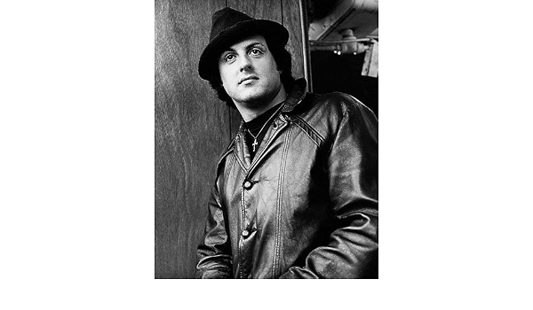 Nostalgia Store Sylvester Stallone 14x11 Fotografia promozionale in giacca  e cappello di pelle come Rocky Balboa : Amazon.it: Casa e cucina