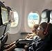 Produktbild TabletHookz, Smartphone und Tablet Träger erlaubt dir dein iPad im Flugzeug, im Zug, oder im Auto freihändig zu nutzen, um darauf beispielsweise Videos zu schauen und es perfekt für jede lange Reise zu nutzen.