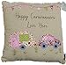 Produktbild Kissen, im Patchwork-Design, mit Wohnwagen- und Blumenmotiven, Aufschrift: "Happy Caravanners Live Here"