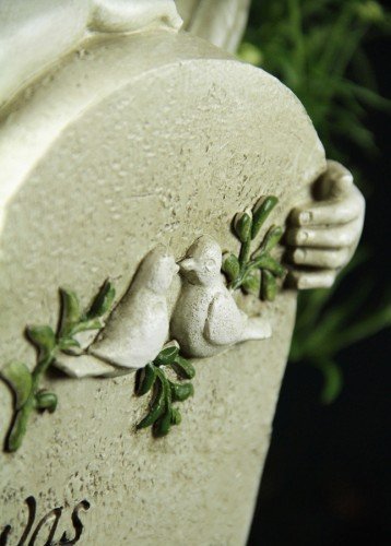 Grabengel an Stein „Was wir lieben, vergessen wir nicht“ - 4