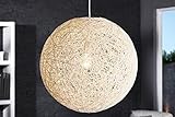 Der große Lampenschirm aus hochwertigem Manilahanf (Abaca) Fäden, einem Geflecht, das in Ostasien beheimatet ist, strahlt in seiner Umgebung ein warmes Licht aus und schafft so eine Atmosphäre zum Wohlfühlen und Entspannen.