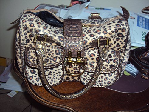 couverture de : Derri&egrave;re les portes closes