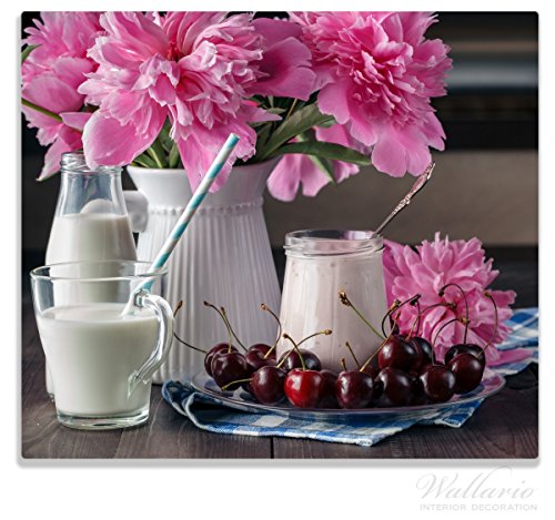 Wallario Herdabdeckplatte / Spitzschutz aus Glas, 1-teilig, 60x52cm, für Ceran- und Induktionsherde, Milch mit Kirschen zum Frühstück mit rosa Blumenarrangement
