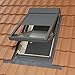 Produktbild Dachfenster Kunststoff 78x118 cm mit Elektro-Rollladen und Eindeckrahmen von SOLSTRO: 78x118 cm PVC Kunststoff Schwingdachfenster mit Eindeckrahmen für Ziegel und passendem grauem 220V Dachfensterrollladen mit Fernbedienung