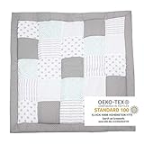 ANGENEHM GROSS UND DOCH PORTABEL: Auf einer Größe von 200 x 200 cm hat Dein Baby genug Freiheit zum Krabbeln, Rollen und Entdecken. Gleichzeitig lässt sich die Decke zusammengefaltet angenehm leicht überall mit hinnehmen.