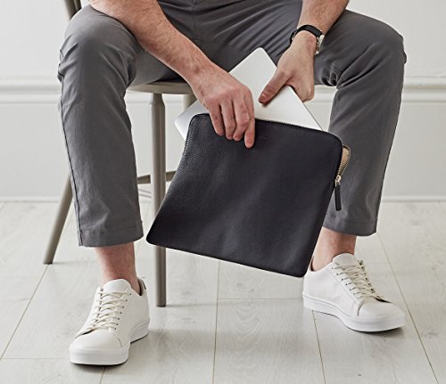 Urban Safari 13.5 Zoll Echt Leder Laptop Hülle / Spitzenqualität Leder Laptop Tasche / Laptop Sleeve für 13 – 13.5 Inch MacBook Pro / MacBook Air / Laptop / Notebook / Surfacebook / Tablet. ( Schwarz ) - 4