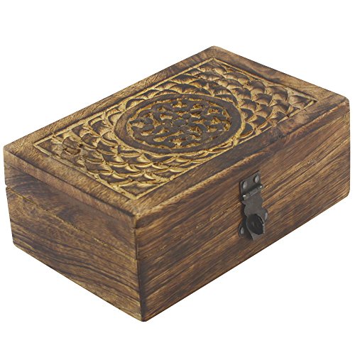 COM-FOUR® Schatzkiste aus Holz in Dunkelbraun, Holzbox mit Metall-Verschluss, in geflammter Optik, Handgeschnitzt, 15,2×9,8×5,8cm (1 Stück – schwarz) - 3