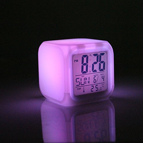 Jago Würfelwecker mit 8 Weckmelodien und elektronischem LED-Farbenspiel mit Snooze-Funktion und Temperaturanzeige in Grad, Celsius und Fahrenheit inkl. 12- und 24-Stunden-Anzeige - 7