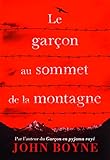 Le garçon au sommet de la montagne