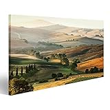 Zu jedem Bild erhalten Sie kostenlose Wandaufhänger. Die sogenannten Zackenaufhänger können Sie einfach an den Rückseiten montieren. Eine bebilderte Anleitung und ein Online Video erleichtern die Positionierung. So können Sie Ihr neues Leinwandbild schnell an der Wand aufhängen und genießen. Wir liefern alle Produkte innerhalb Deutschlands in 2-3 Arbeitstagen. Das Bild wird sicher in Schaumfolie verpackt und in extra für uns hergestellten Kartons geliefert.