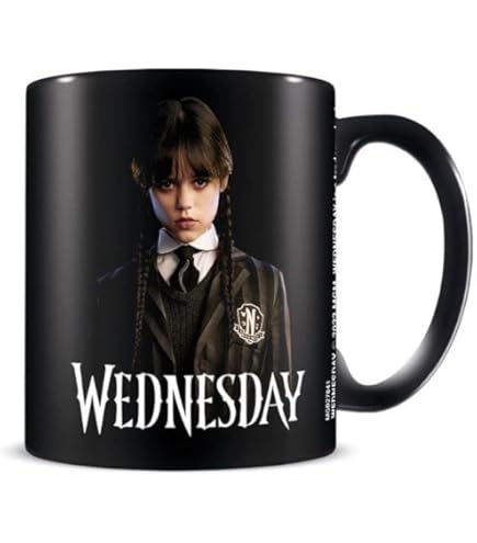 Pyramid International Wednesday Gift Set met Mok en Onderzetter in Presentatie Gift Tin (Nachtschade en Ravens Design) 11oz Keramische Mok - Officiële Merchandise