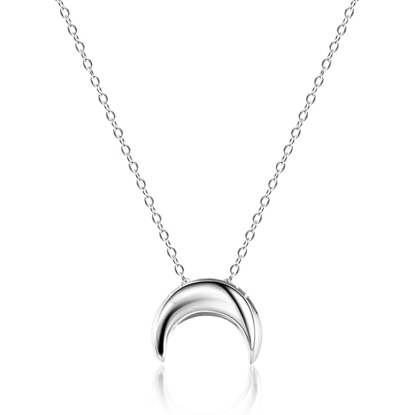 Collana con stella traforata sul girocollo in oro giallo
